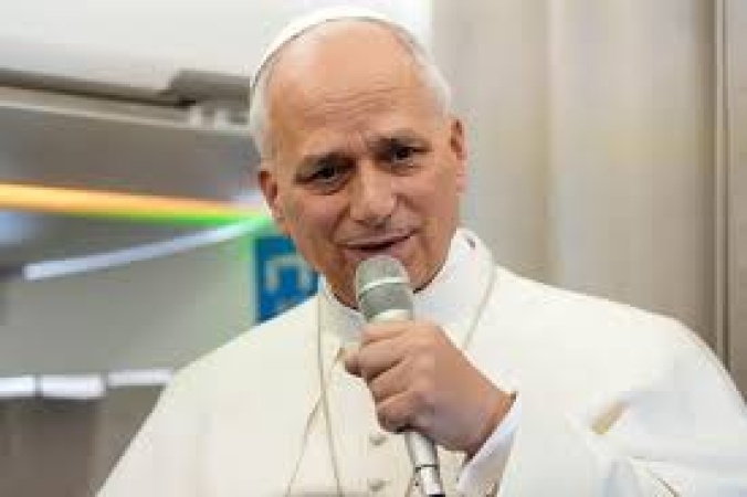 Don’t use secrets to harm the Church, pope tells spies