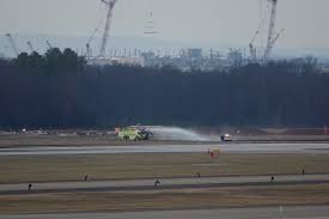 US flight turns back after engine fails midway
