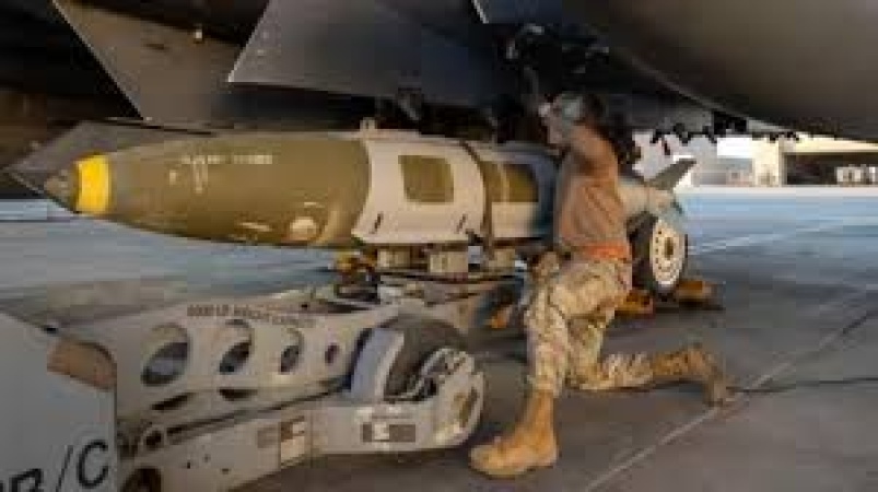 US carries out 'massive' strike against IS in Syria