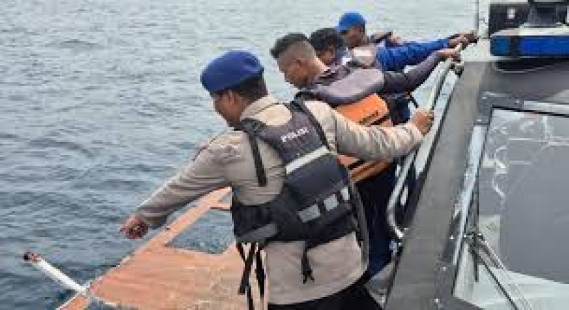 Rescuers search for Spanish soccer coach and 3 children after tour boat sinks