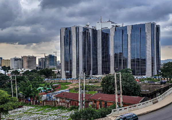 Experts, banks’ customers express divergent views over year-end cash availability