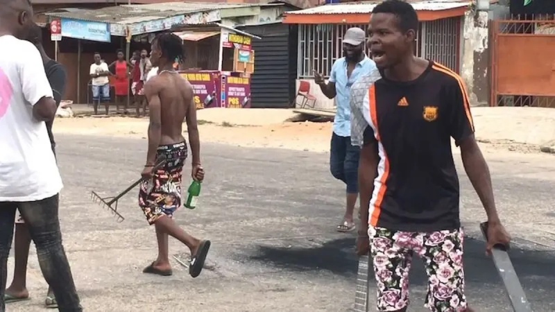 Residents flee as hoodlums unleash violence in Lagos community