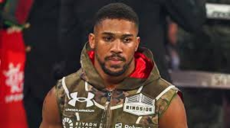 'Mental strength therapy' - Joshua returns to gym after accident 