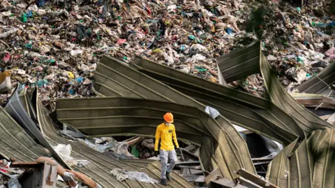 Rubbish landslide death toll in Philippines rises to 11
