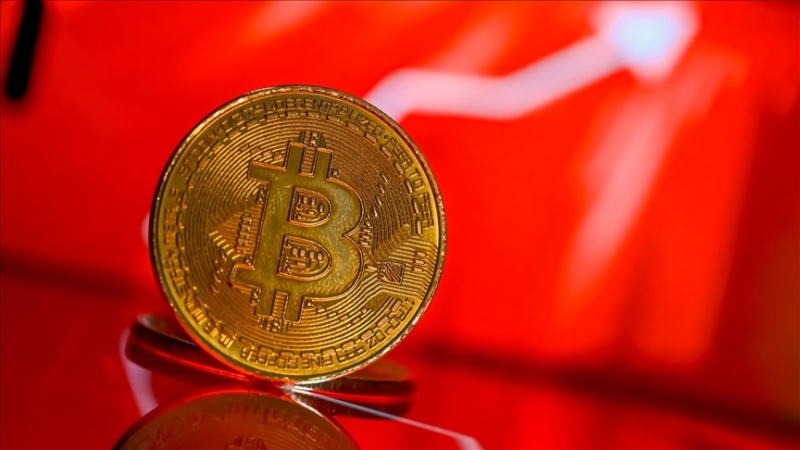 Bitcoin loses 25% in last 7 days, hovers at $63,000 threshold