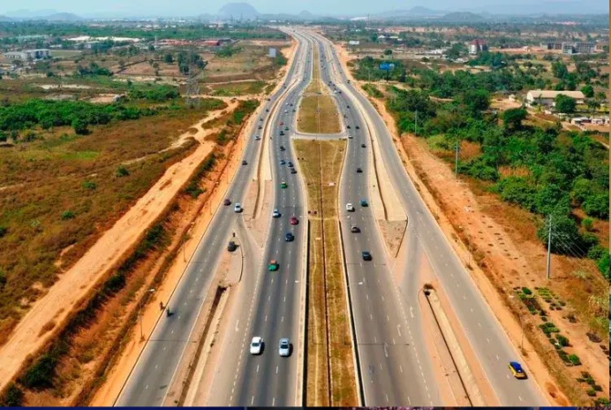 FG gives reason for flooding on Lagos-Calabar Coastal Highway