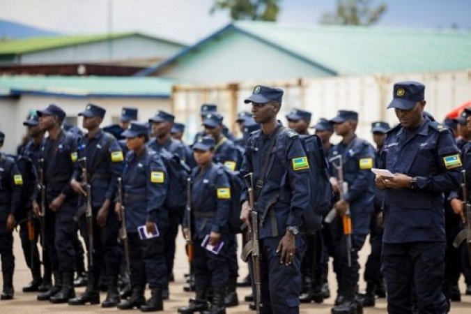 Rwandan Police warn Nigerian content creator over road safety breach 