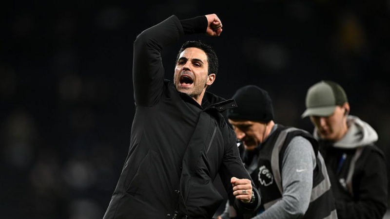 Arsenal pass derby test of nerve as title race looks set to go to wire