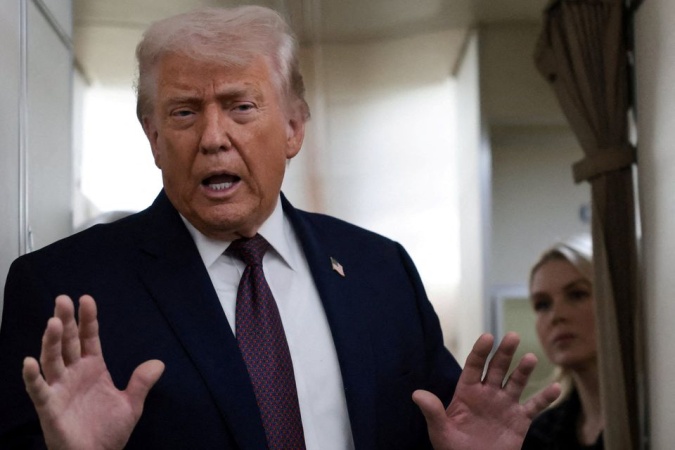 Trump defies advisers, escalates Iran conflict amid growing midterm concerns
