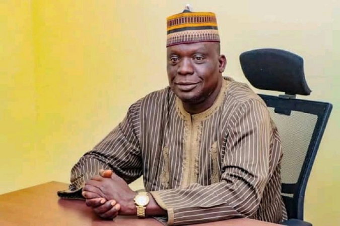 PDP flag pulled down in Zamfara govt house as dep gov leads key officials to APC