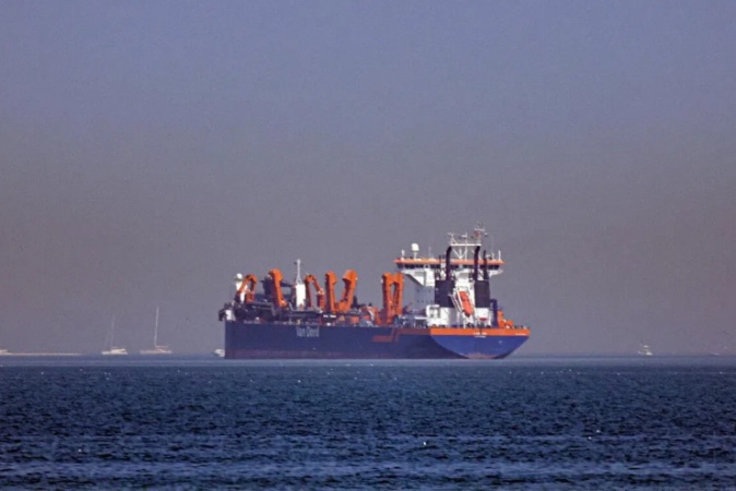 Iran threatens Gulf oil blockade as war escalates