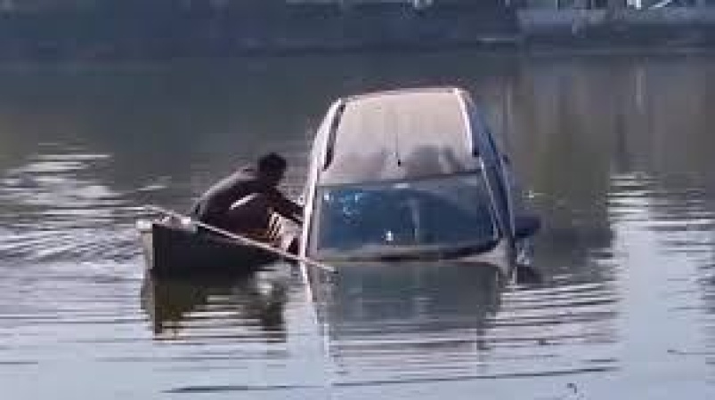 Tragedy as bus plunges into Ibadan river, three dead