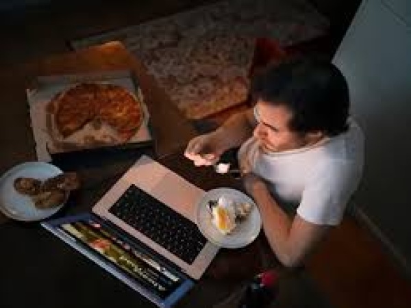 How late-night eating is quietly eroding your health