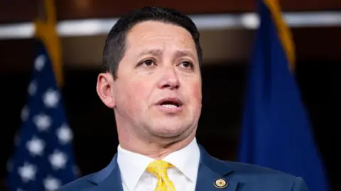 US lawmaker drops re-election bid after admitting affair with aide