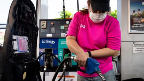 Oil prices plunge and shares jump on US-Iran ceasefire plan