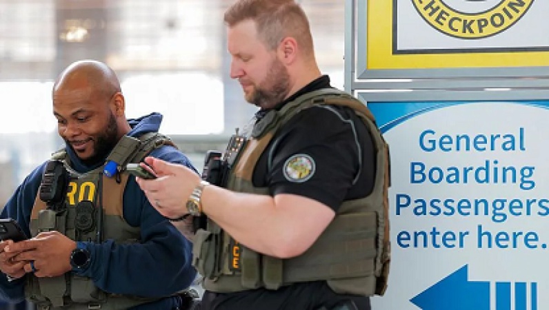 US House votes to end government shut down over immigration operations
