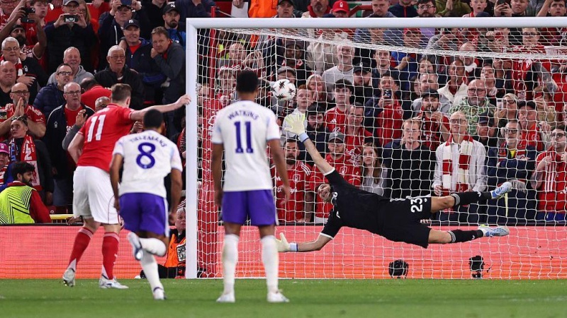Wood gives Forest Europa League semi-final advantage over Villa
