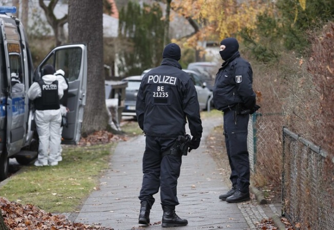 Police raid suspected neo-Nazis in 8 German cities