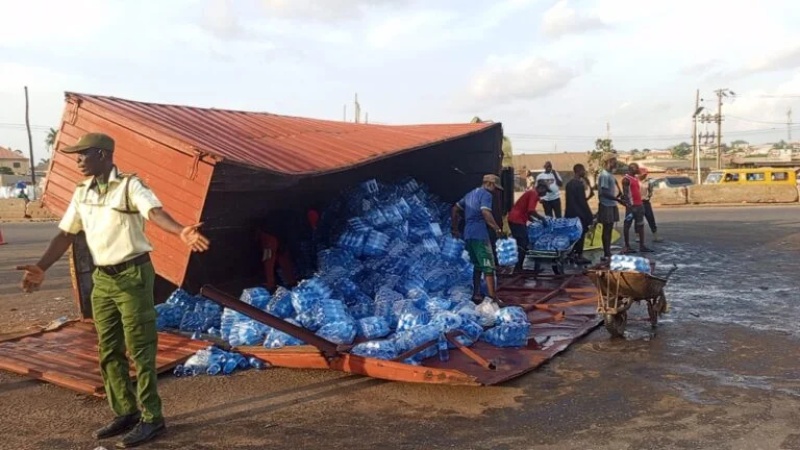 Scores escape death as truck loses control on Lagos-Abeokuta Expressway