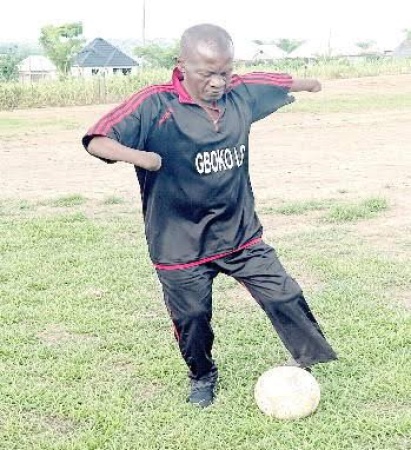 Meet Rev. Teryima, teacher born without fingers, toes; has 3 daughters, master’s degree, plays football