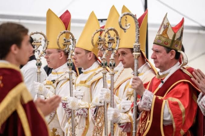 A future pope will ‘welcome us back’, says priest from excommunicated Catholic sect