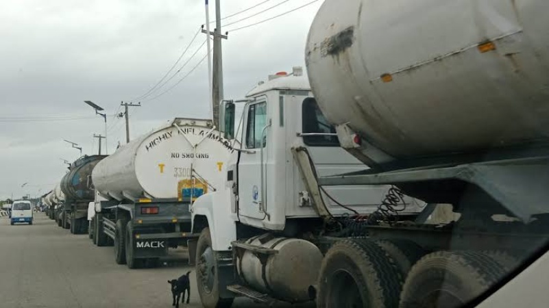 Fumes and Fear: NPA Road residents, business owners in Warri raise alarm over suspected illegal oil bunkering