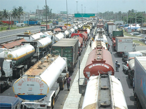 Mayhem as NPA, tank farm owners, police, LASTMA lock down Oshodi-Apapa Expressway