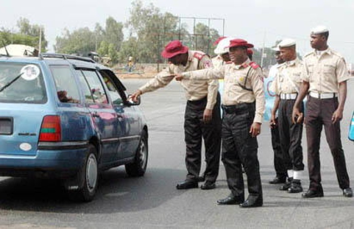 FRSC undertakes palliative repairs on bad portions of Ajase-Ipo–Ilorin road