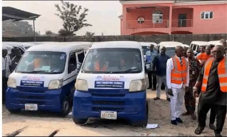 Woman slumps in commercial bus, dies