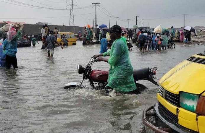 Heavy rain leaves Lagos commuters stranded, hike in transport fare