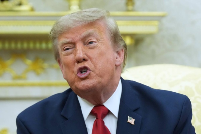 Trump says ICE agents should not give up traffic stops