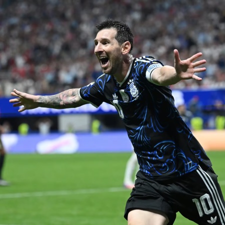 BREAKING: England suffer heartbreak as Argentina stage late comeback to qualify for 2026 World Cup final