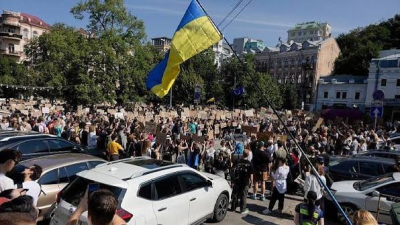 Protests in Ukraine's cities against Zelensky's removal of defence minister