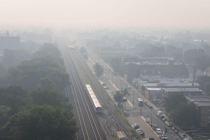 Hundreds of Canada wildfires prompt US air quality alerts as smoke spreads south