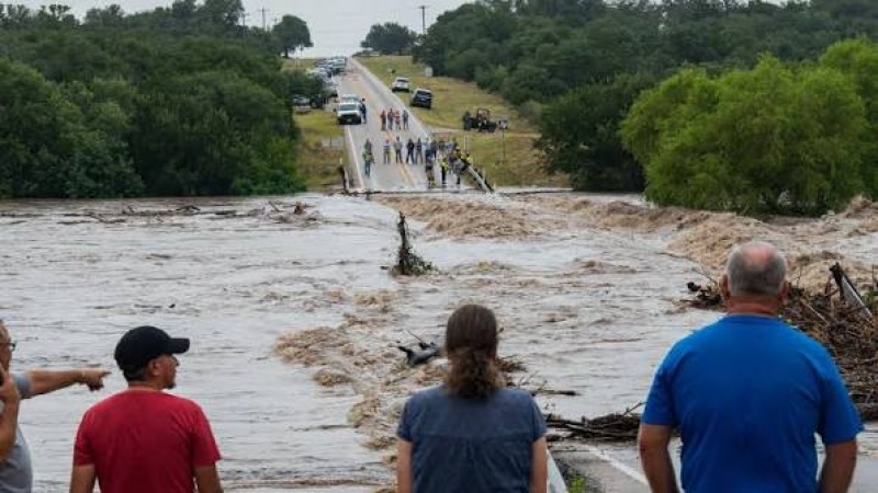  At least two dead in Texas floods ravaging same area where campers died