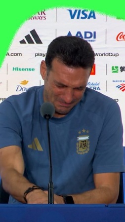 Scaloni leaves news conference in tears talking about his future