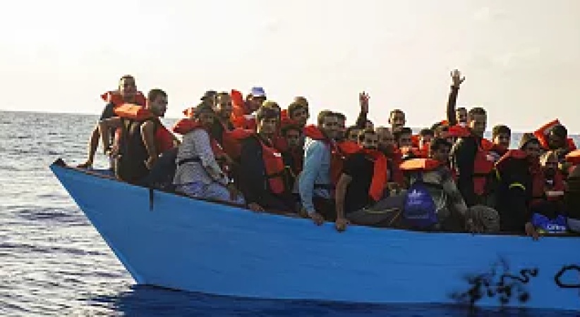 More than 140 dead, missing on refugee boat stranded off Mauritania
