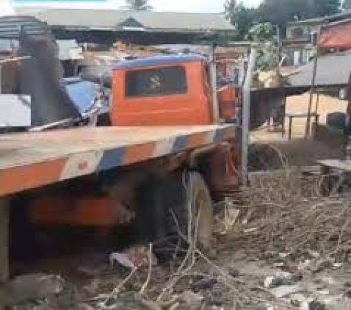 3 injured as truck rams into vehicles in Lagos