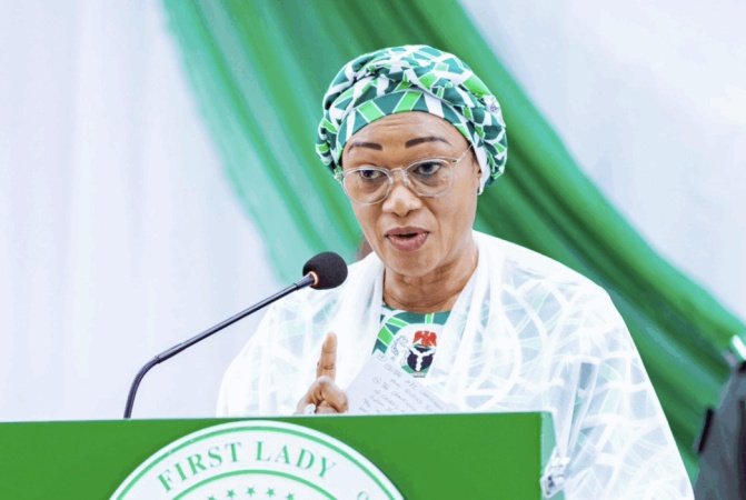 First Lady urges diaspora to strengthen Nigeria’s healthcare, announces 70-member medical mission