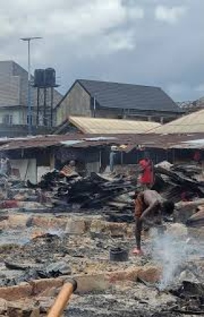 Fire destroys 40 batcher houses in Port Harcourt as residents count losses