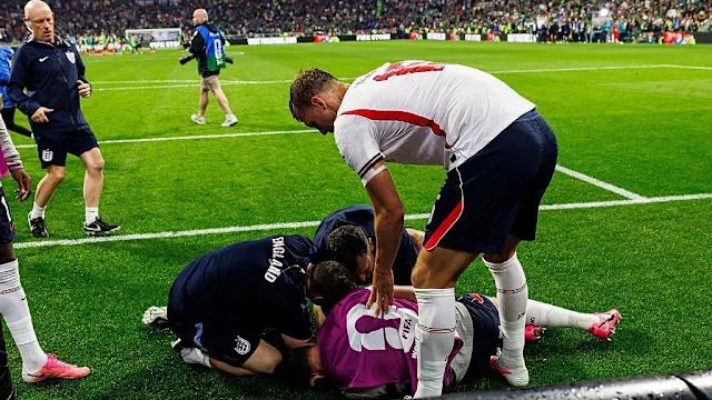 Henderson injures wrist in England celebrations