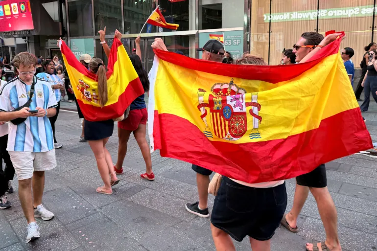 Spain fans hail new generation, as Argentina says goodbye to an icon