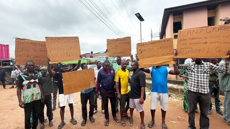 Business grounded as family storms Lagos community with police to claim 56 hectares of land
