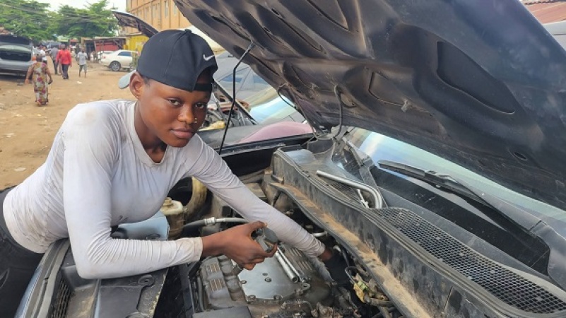 Meet Cynthia Omede, 21-year-old Benue female mechanic dreaming of moving to Japan