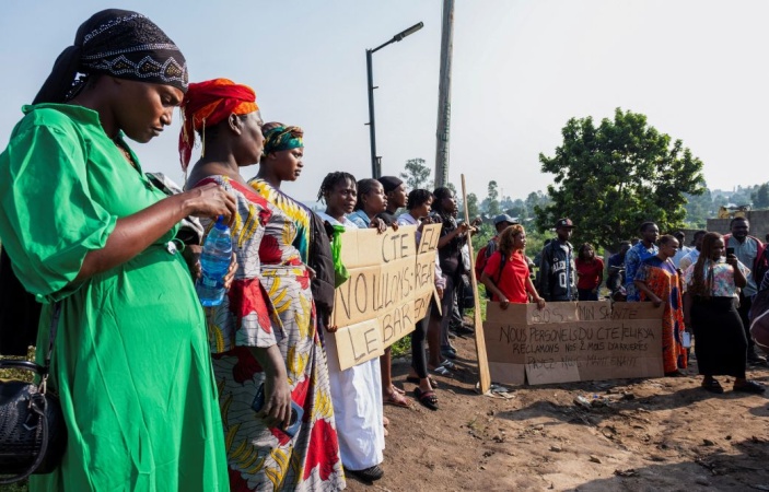 Unpaid wages and deadly risk: Why health workers are threatening to abandon the Ebola response