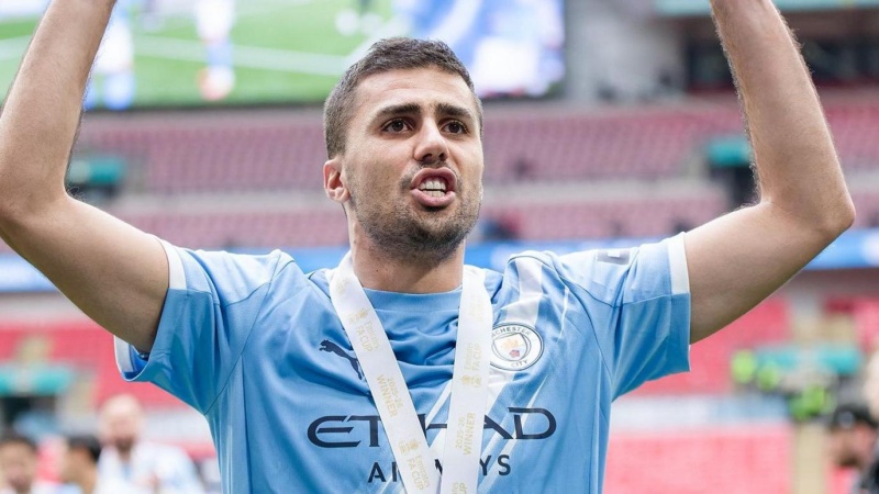 Man City reject Barcelona's £38.5m bid for Rodri