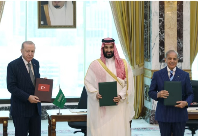 Saudi Arabia turns to Muslim military heavyweights in landmark defense pact as Iran war closes in
