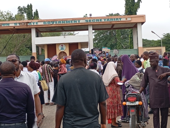Osun workers lock secretariat, clarify N20,000 palliative amid political tensions