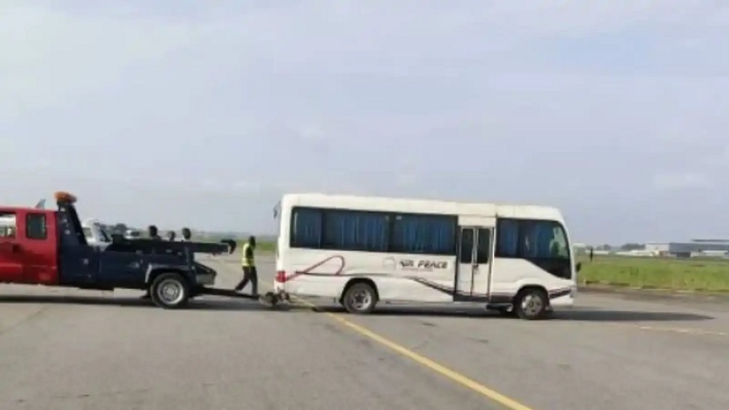 Air Peace driver in trouble over runway blockade