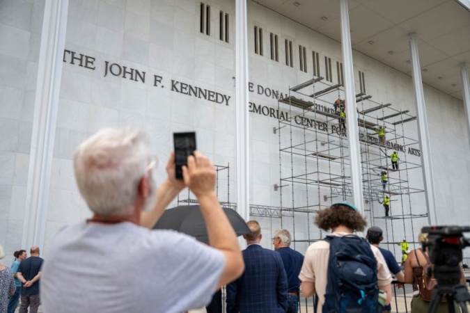 Kennedy Center votes to put Trump’s name back on building and close for renovations